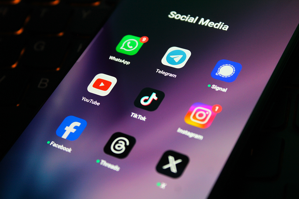 Coalition backs parents and transparency as Labor pushes sweeping new eSafety powers